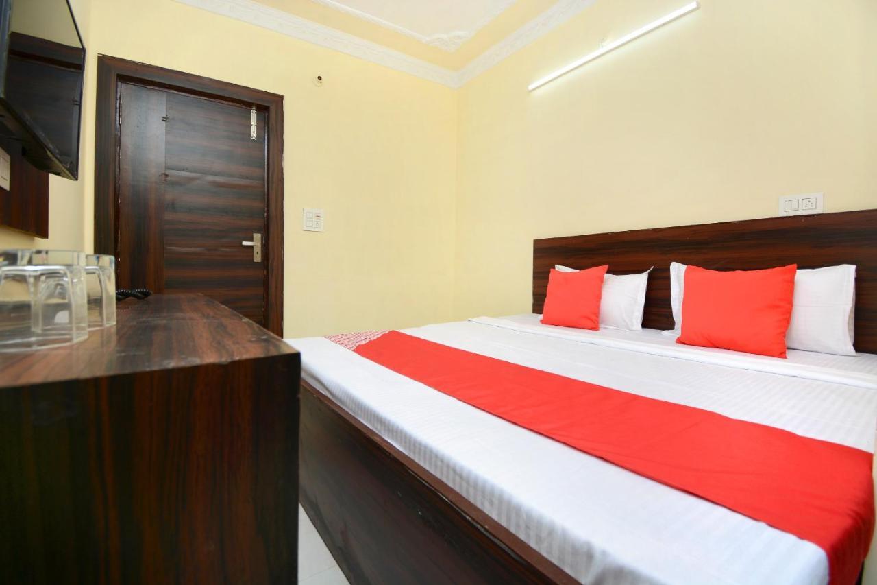 Oyo 28179 Ambay Guest House Jalandhar Exterior foto